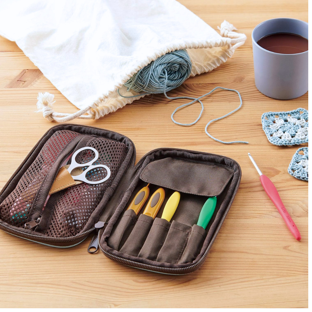 Clover Compact Zipper Crochet Hook Case